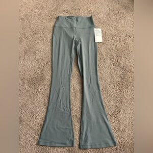 NWT Lululemon Align High-Rise Mini-Flare Pant *Regular
Crater Blue